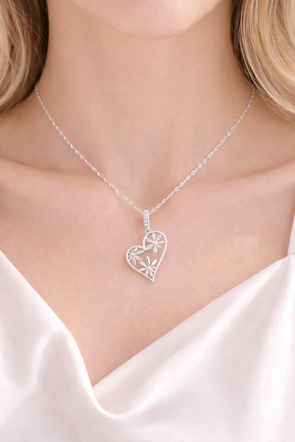 Silver Plated Daisy Heart Pendant Necklace