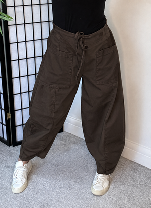 Remi Plain Barrel Trousers – Chocolate