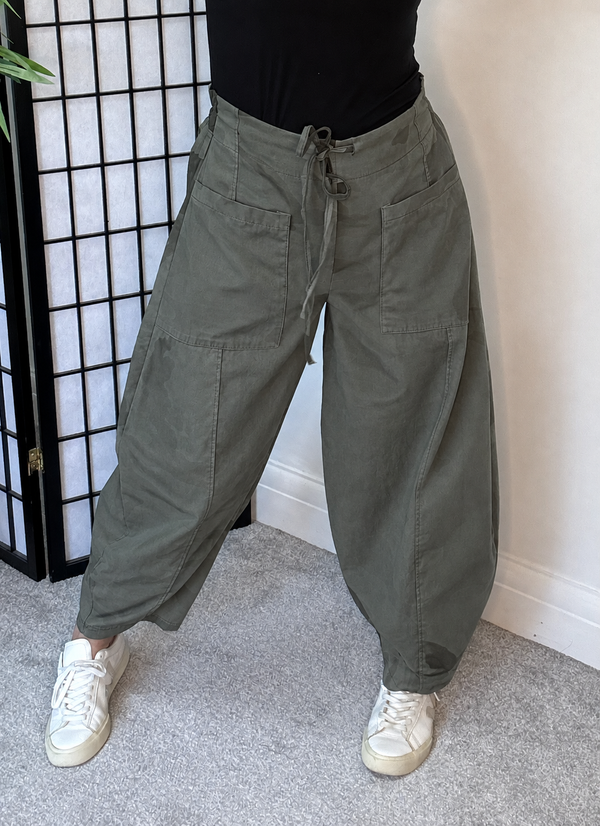 Remi Plain Barrel Trousers – Khaki