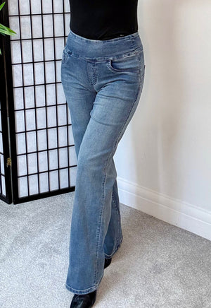 Tocada Straight Leg Pull On Jeans – Mid Wash