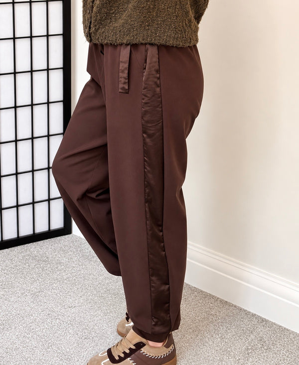 Talia Satin Stripe Joggers – Chocolate