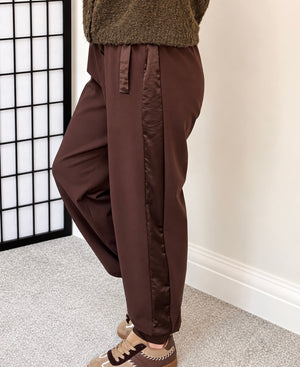 Talia Satin Stripe Joggers – Chocolate
