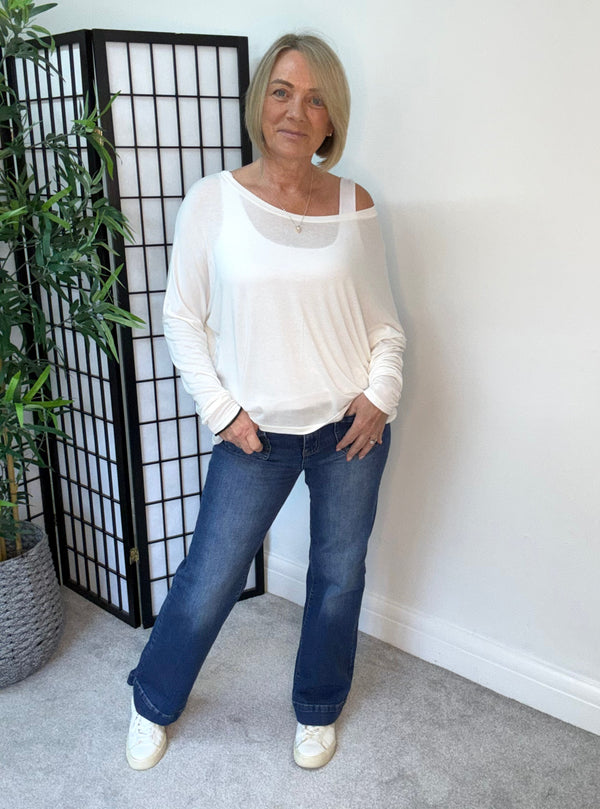 Hallie Scoop Hem Sleeved Top - White