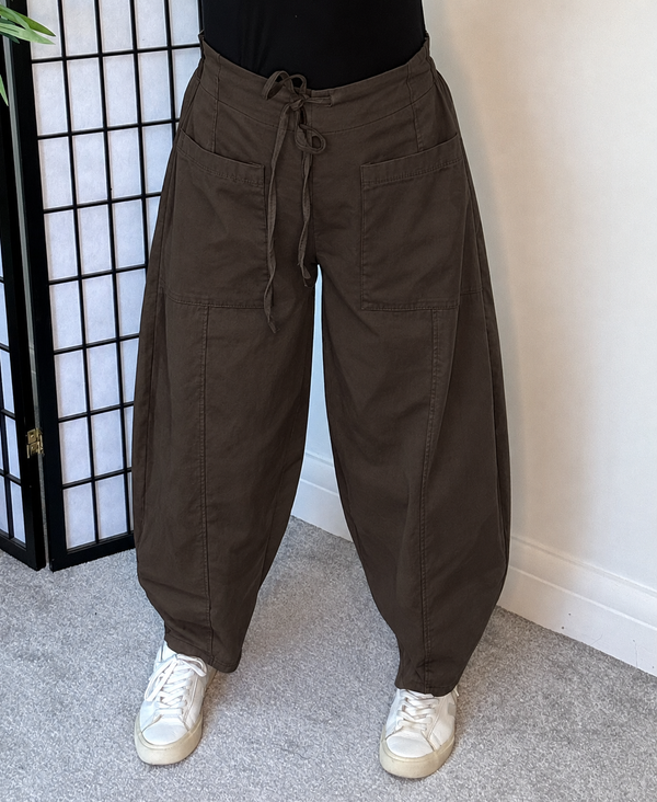 Remi Plain Barrel Trousers – Chocolate
