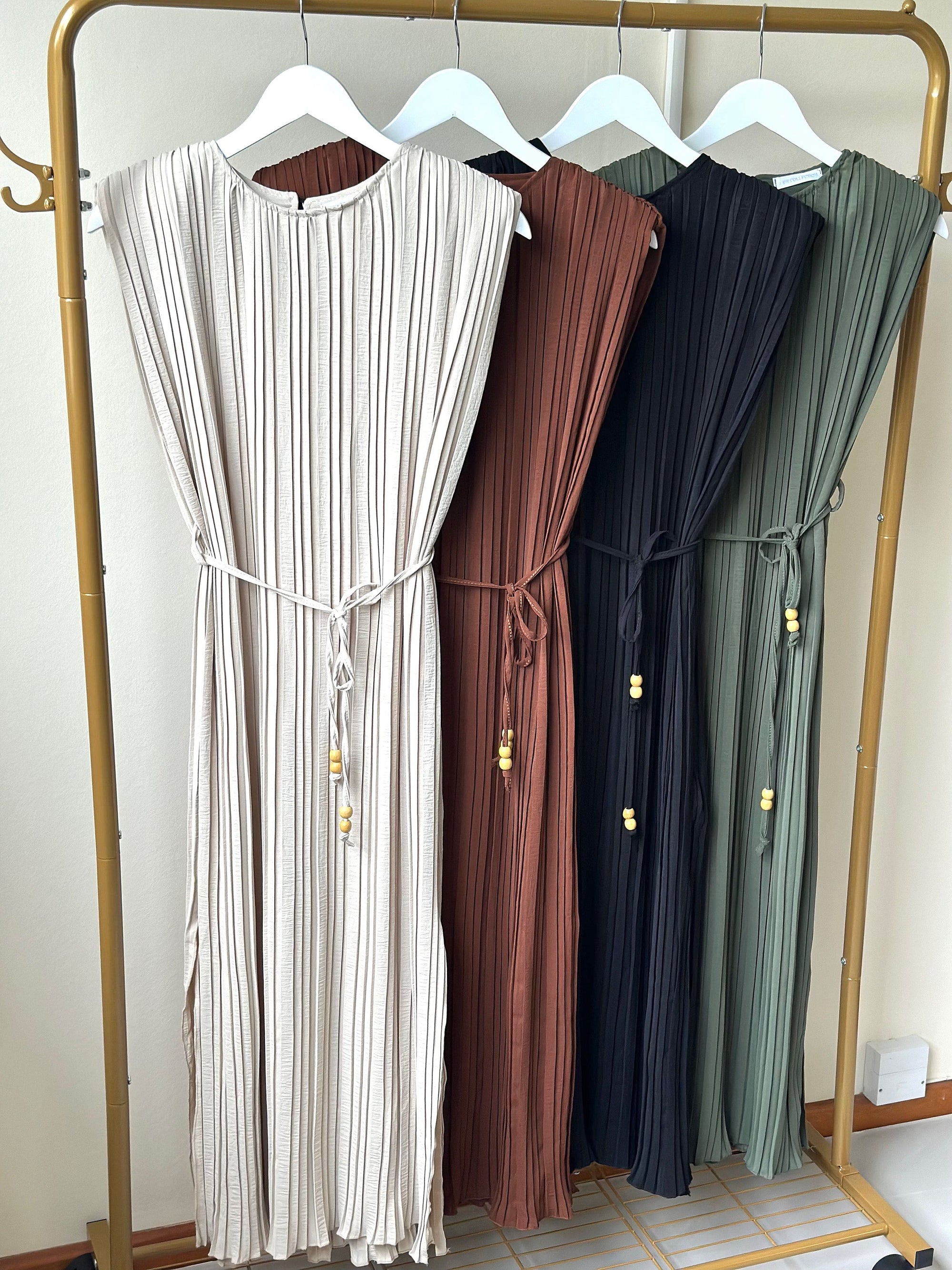 Holly Pleated Dress 8-20 Chocolate - Susie's Boutique