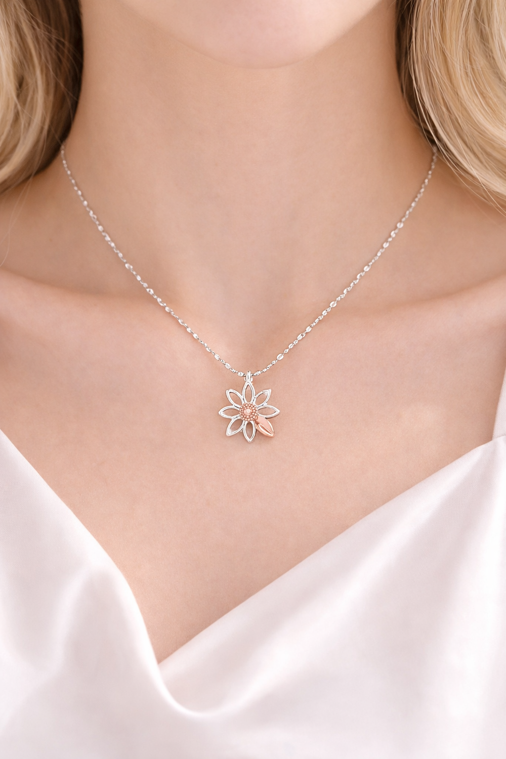 Two Tone Daisy Pendant Necklace