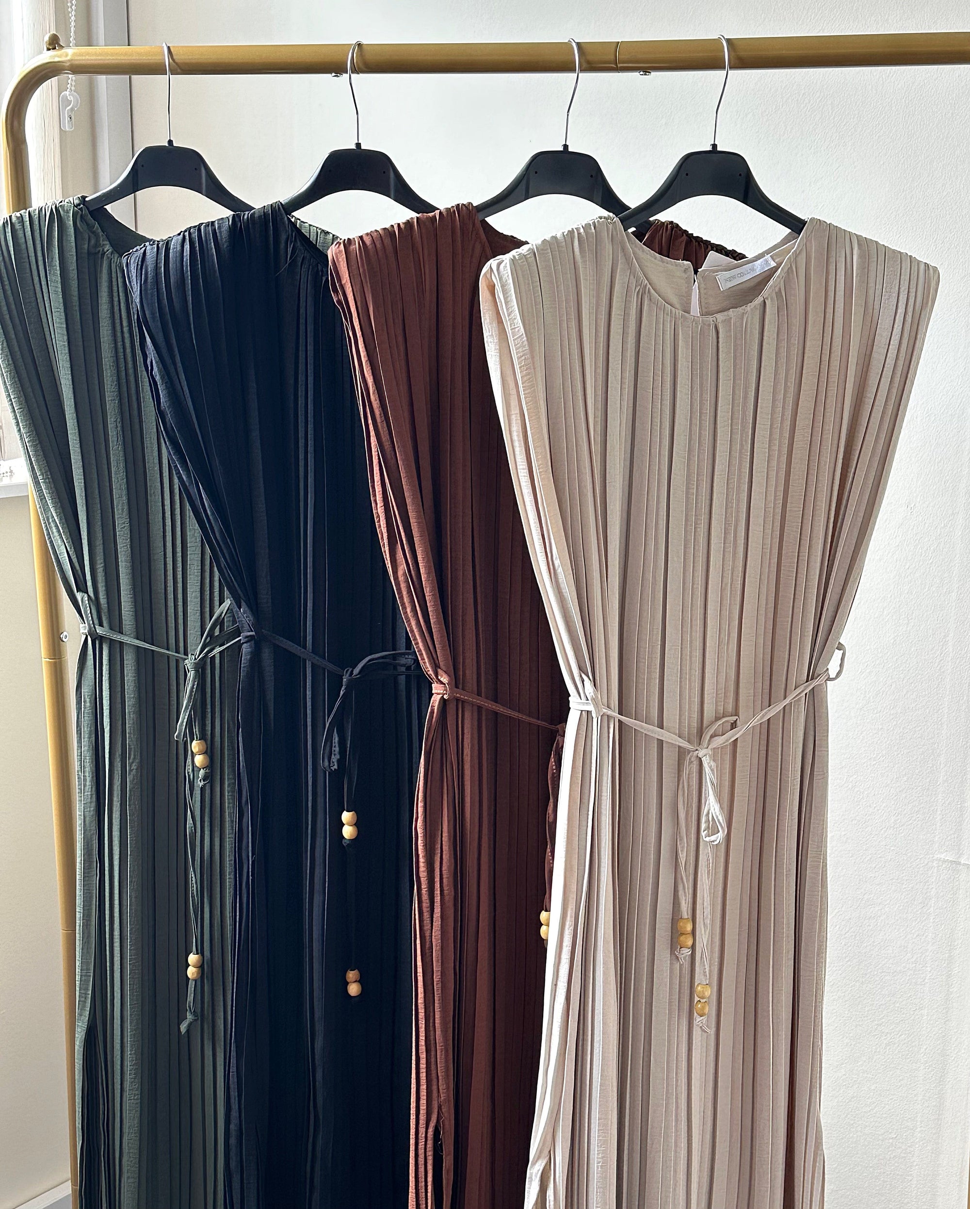 Holly Pleated Dress 8-20 Chocolate - Susie's Boutique