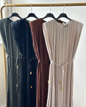 Holly Pleated Dress 8-20 Chocolate - Susie's Boutique