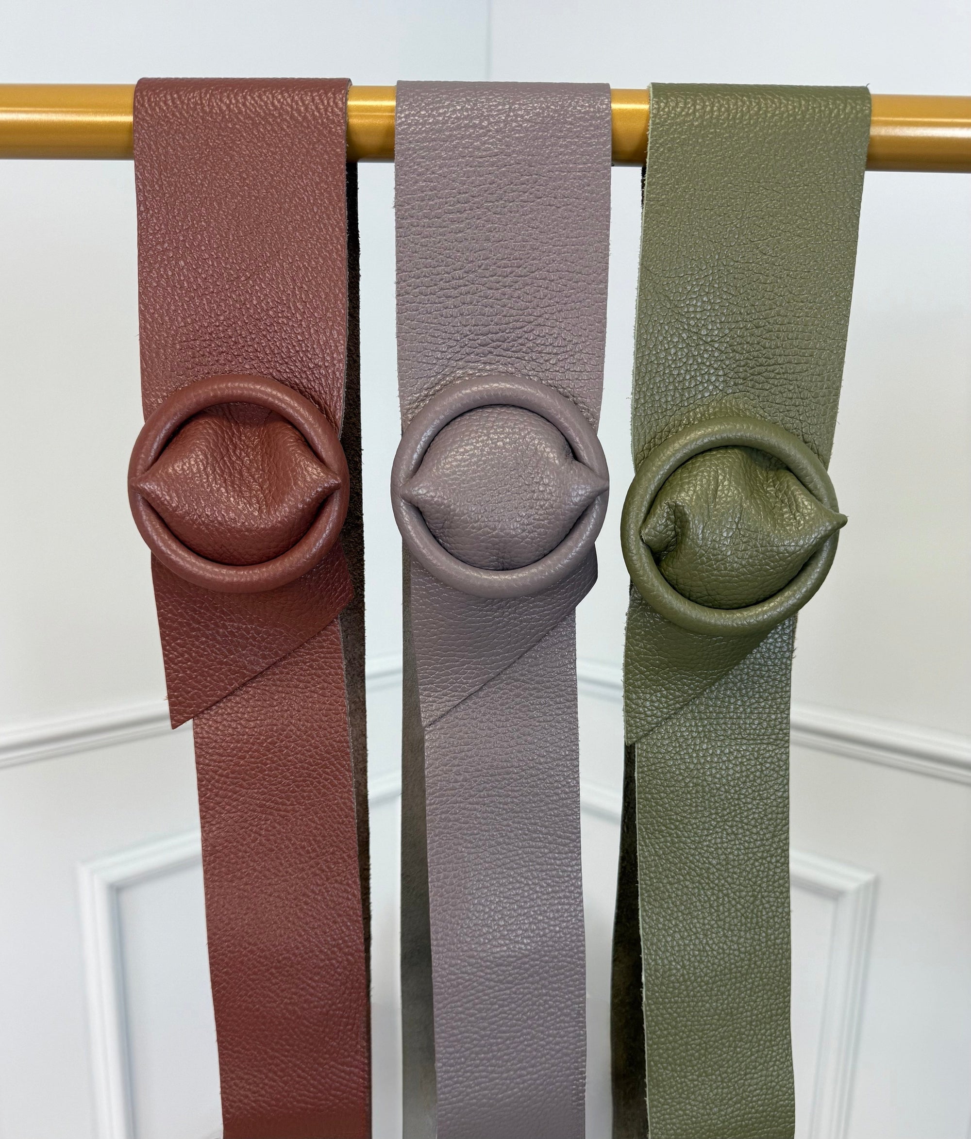 Soft Leather Wrap Belt with Round Covered Buckle – One Size Grey