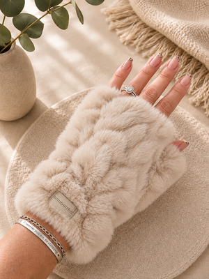 Sculpted Faux Fur Fingerless Gloves – Cream