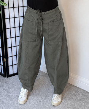 Remi Plain Barrel Trousers – Khaki