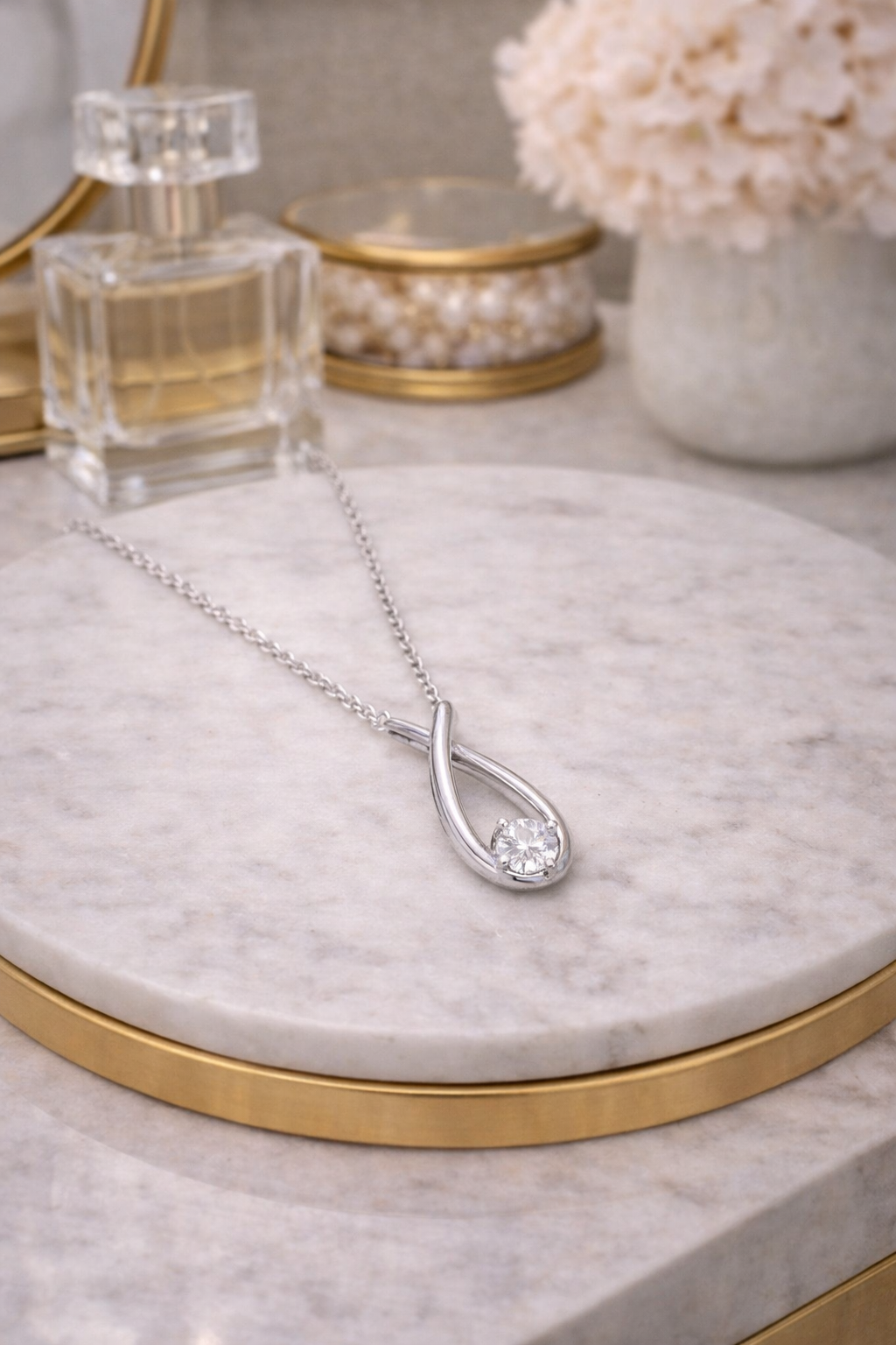 Contemporary Kiss Silver-Plated CZ Pendant Necklace