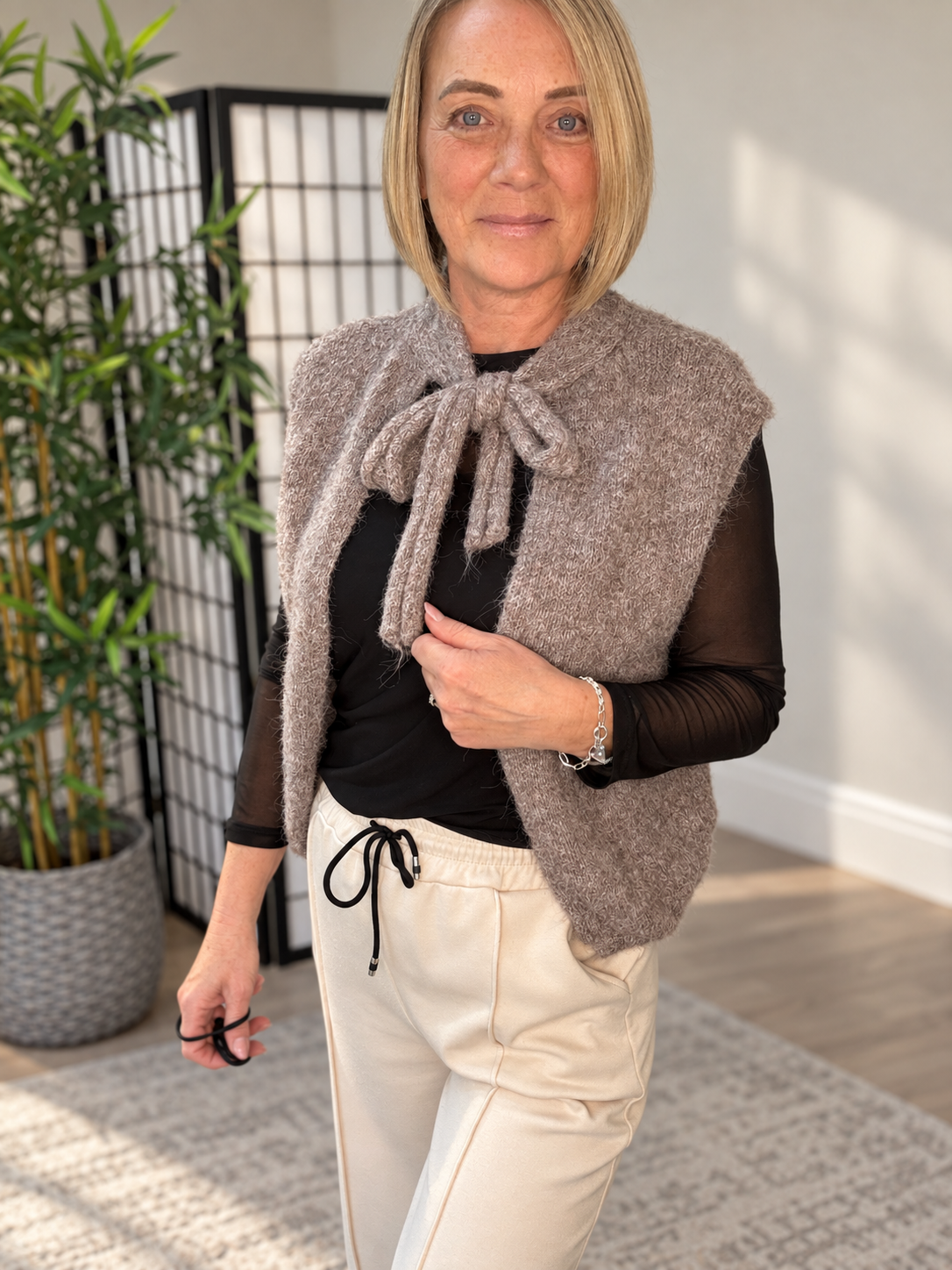 Tie-Neck Knitted Sleeveless Jumper – Sizes 8–14 Mauve