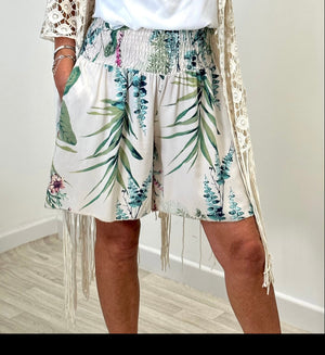 Kendra Floral Wide Leg Pocket Shorts 8-16 Sand - Susie's Boutique