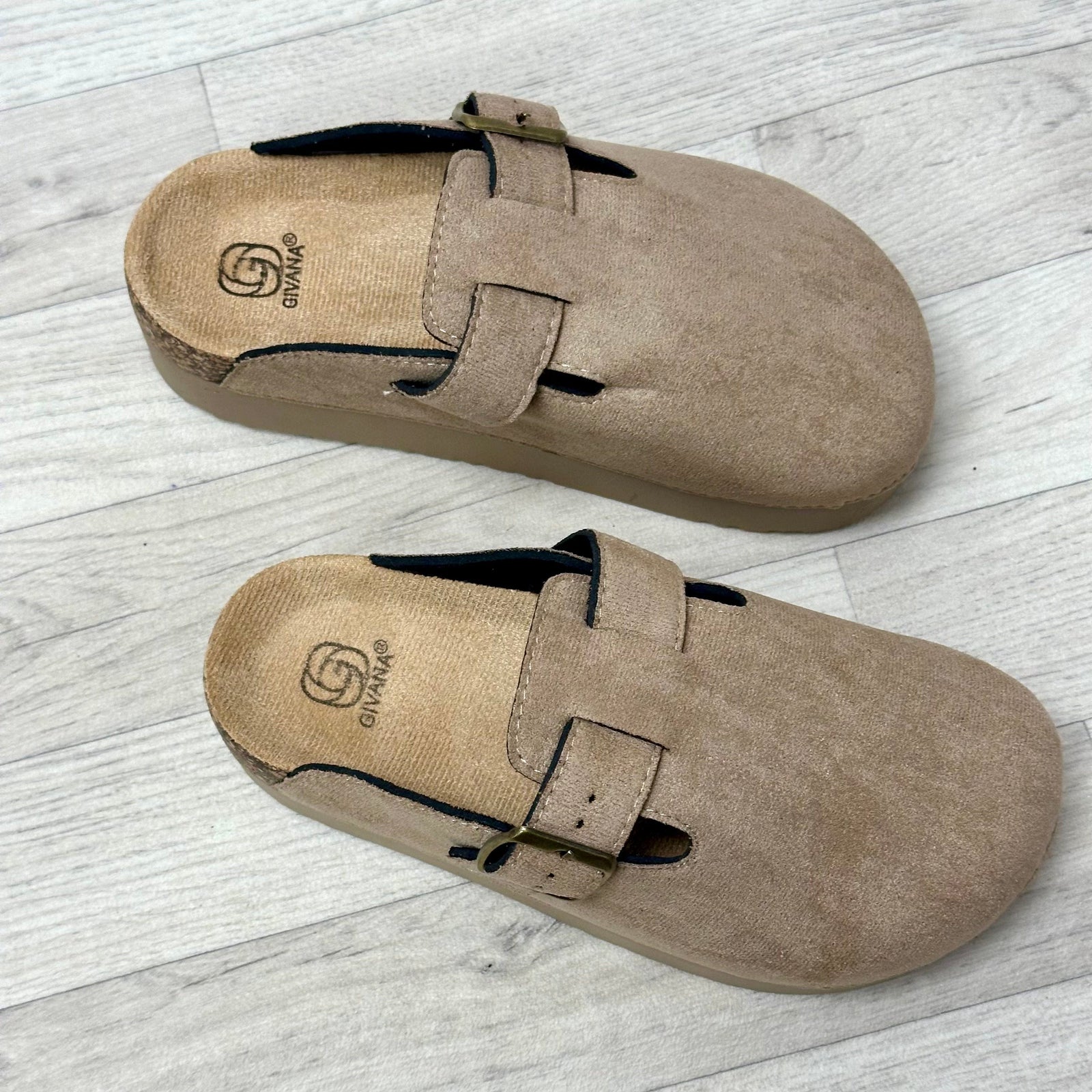 Aleida Flatbed Sandals clogs tan - Susie's Boutique - | Women's Fashion Online
