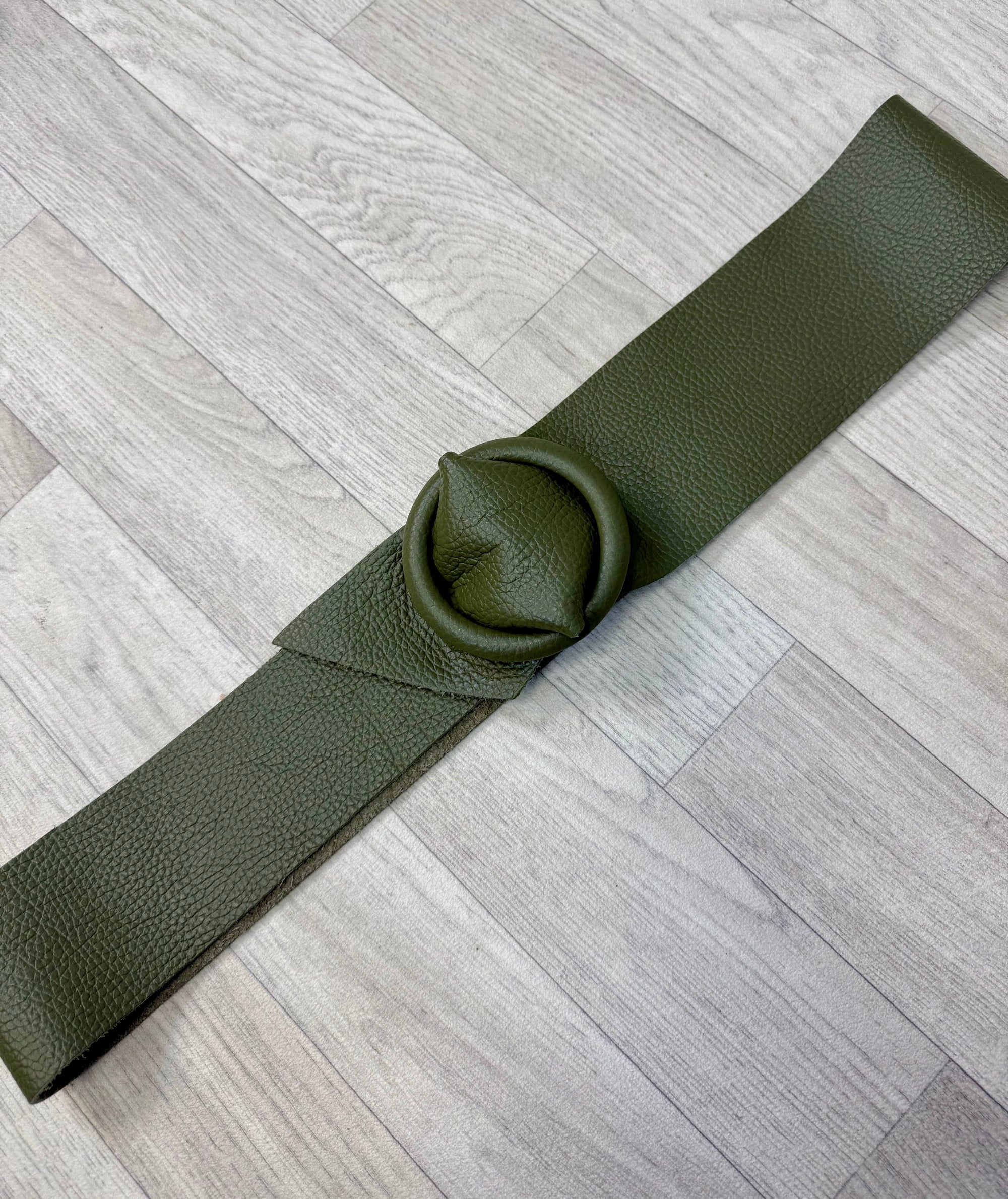 Soft Leather Wrap Belt with Round Covered Buckle – One Size Khaki