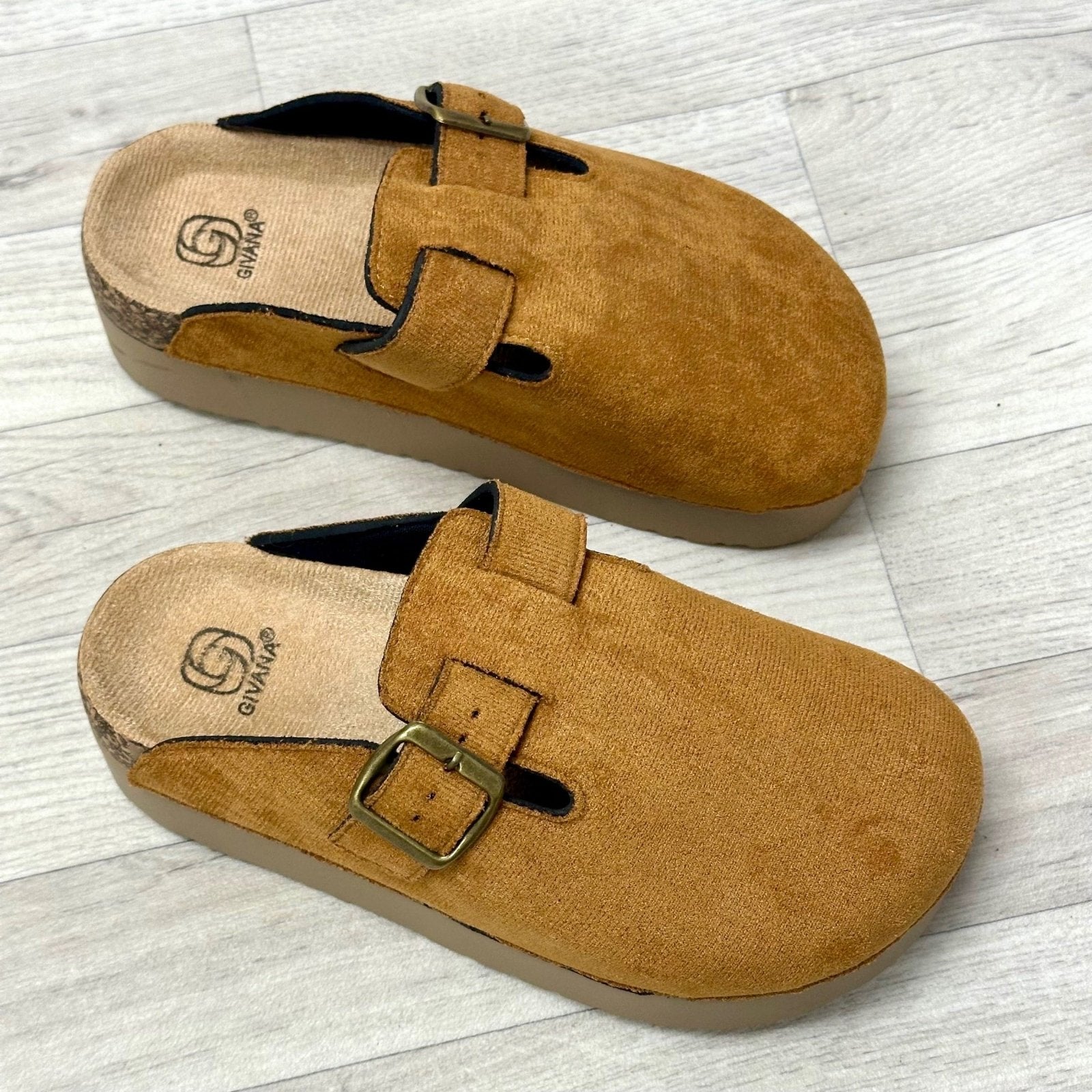 Aleida Flatbed Sandals Clog Camel - Susie's Boutique - | Women's Fashion Online
