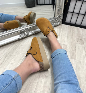 Aleida Flatbed Sandals Clog Camel - Susie's Boutique - | Women's Fashion Online