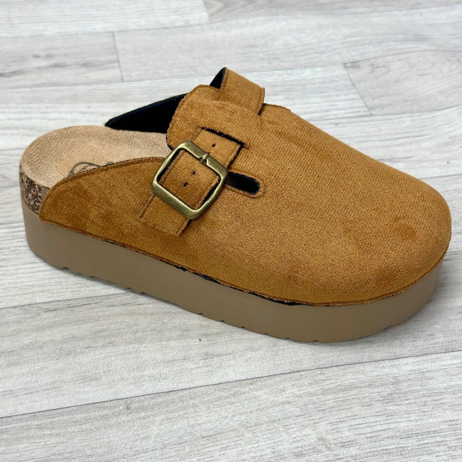 Aleida Flatbed Sandals Clog Camel - Susie's Boutique - | Women's Fashion Online