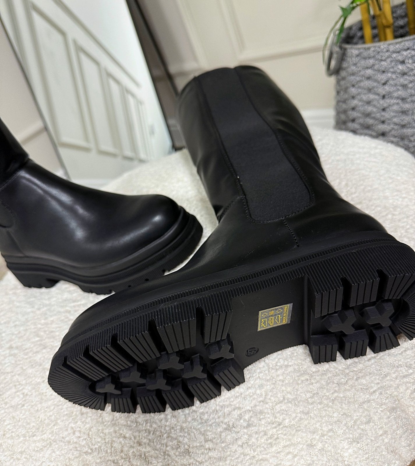 Claudia Chunky Sole Knee - High Boots – Black - Susie's Boutique - | Women's Fashion Online