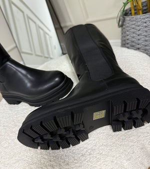 Claudia Chunky Sole Knee - High Boots – Black - Susie's Boutique - | Women's Fashion Online