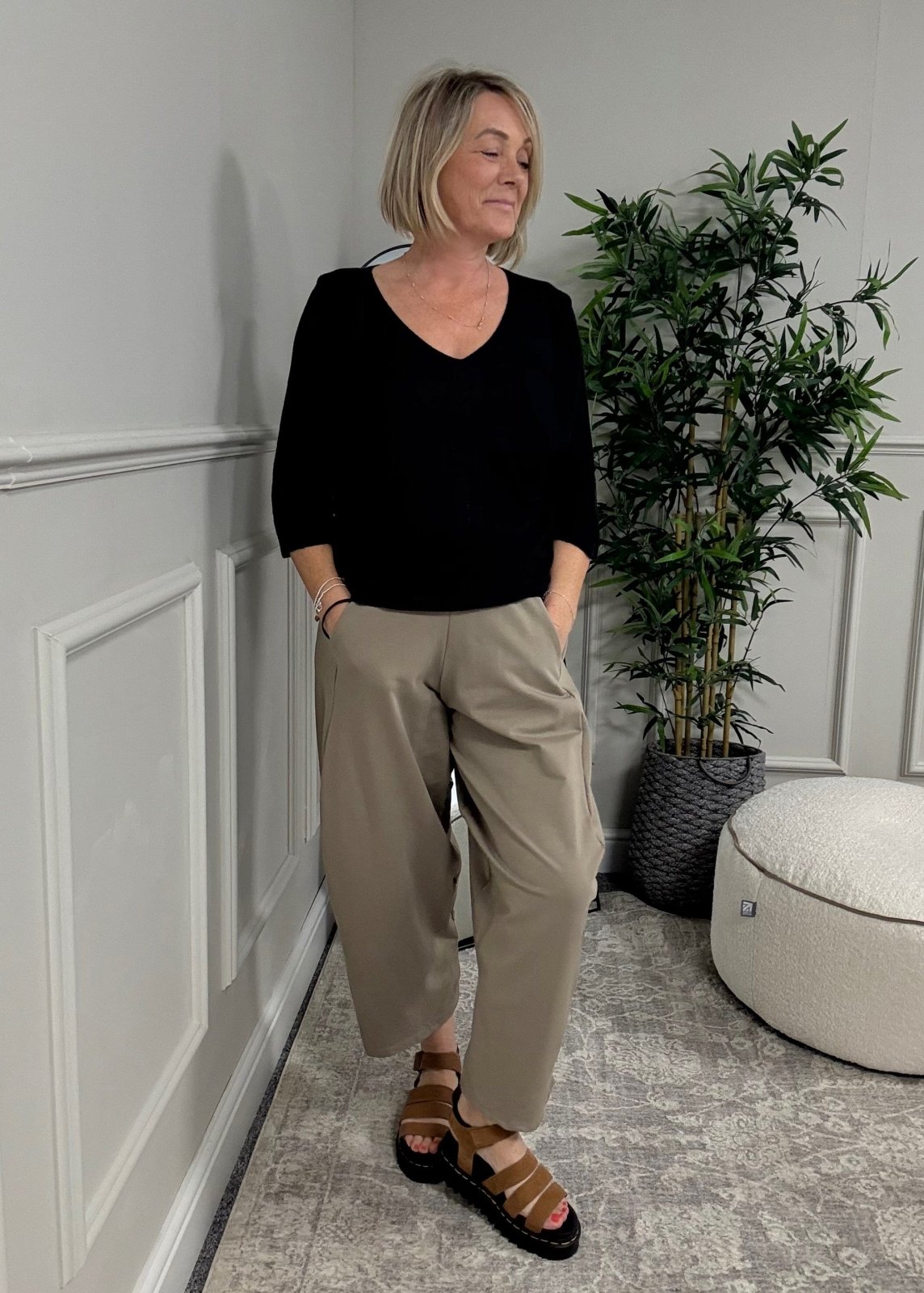 Carys Lightweight V - Neck Knit Top 10 - 16 Black - Susie's Boutique - | Women's Fashion Online