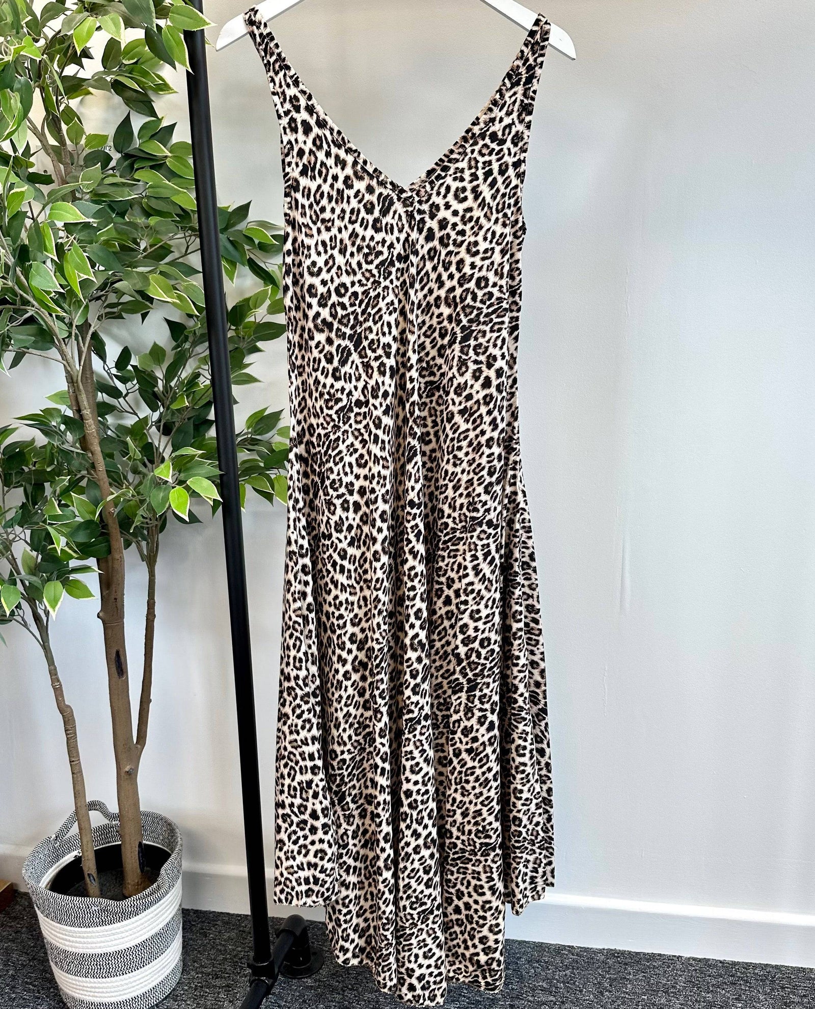 Sienna V-Neck Leopard Maxi Dress 8-18 NO RETURNS ON SALE ITEMS - Susie's Boutique